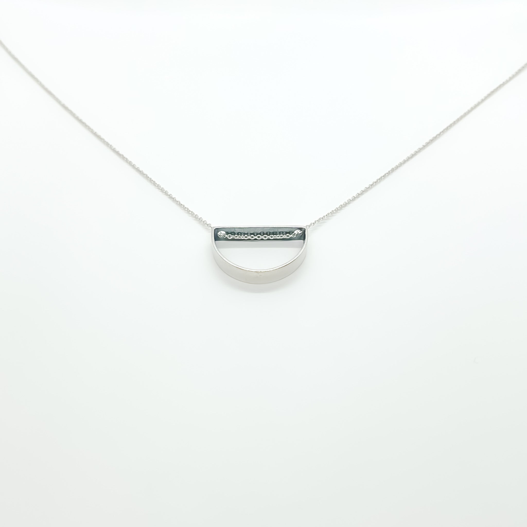 Minima - Half Moon Medium - necklace